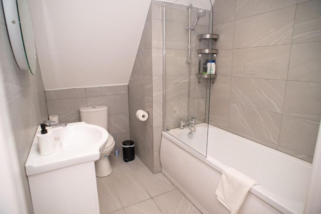 Rosey Lodge -1Bedroom Cousy Flat - Parking, Netflix, Wifi - Close To Blenheim Palace & Oxford - F5 Кидлингтон Экстерьер фото