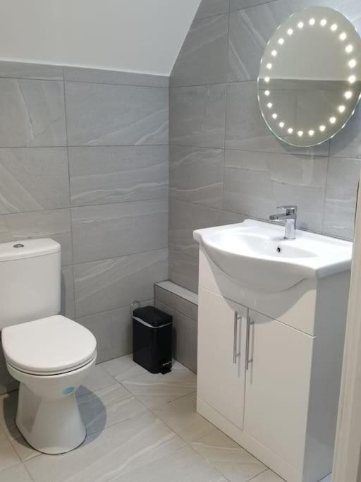Rosey Lodge -1Bedroom Cousy Flat - Parking, Netflix, Wifi - Close To Blenheim Palace & Oxford - F5 Кидлингтон Экстерьер фото