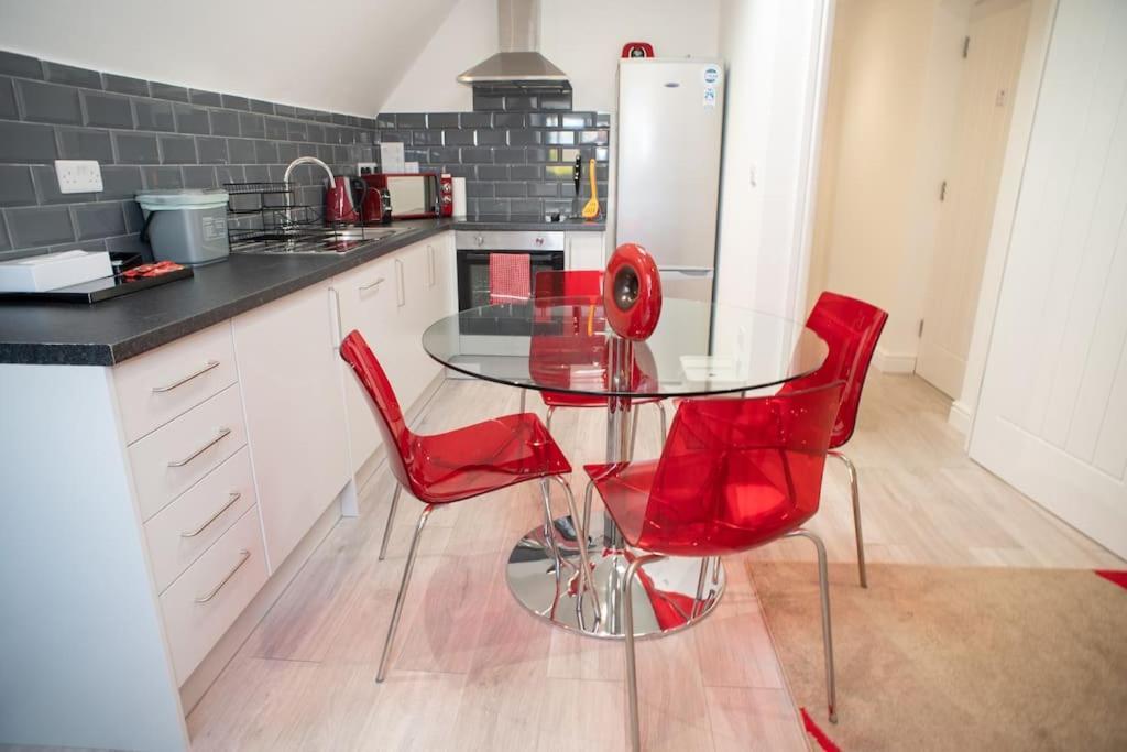 Rosey Lodge -1Bedroom Cousy Flat - Parking, Netflix, Wifi - Close To Blenheim Palace & Oxford - F5 Кидлингтон Экстерьер фото